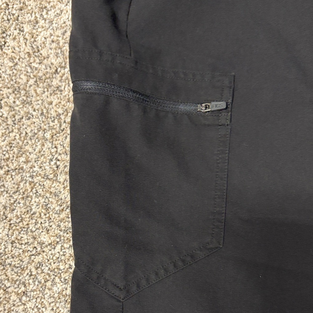 Figs Women's Black Jogger scrub pants - Picture 3 of 4